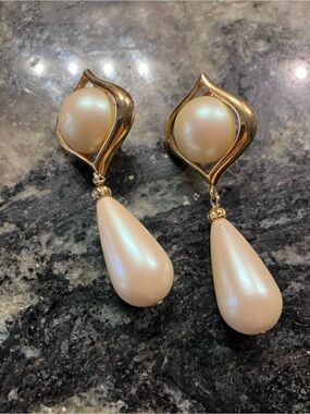 Vintage faux pearl drop earrings